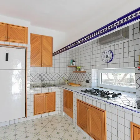House In * Isquia